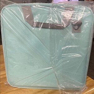 NIB Moko Shoulder zipper binder bag  in mint green